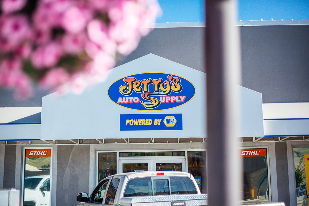 Jerry's Auto Supply store front.